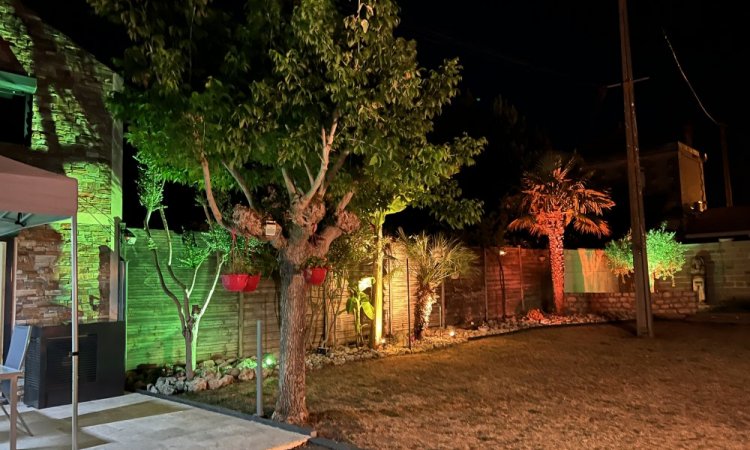 Installation domotique d'éclairage extérieur de maison connectée à Bordeaux